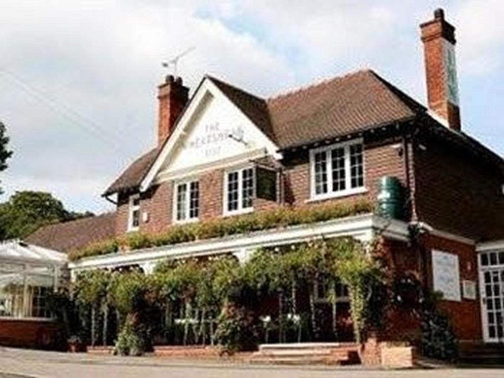 The Wheatsheaf Inn Haslemere Exterior photo