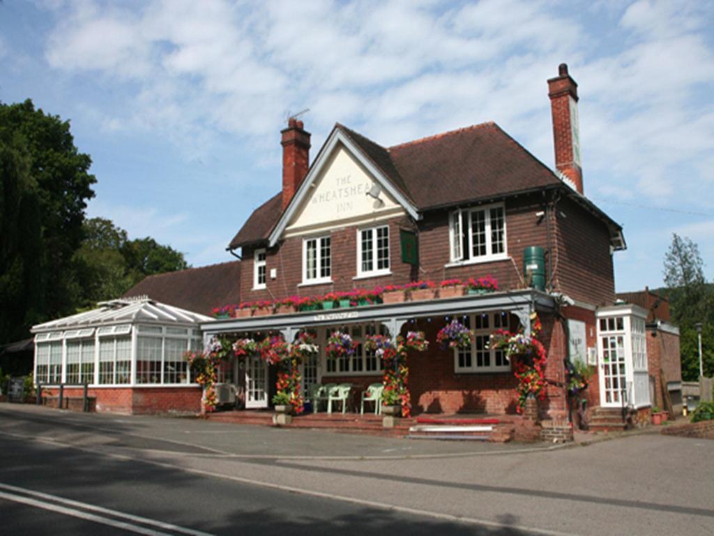 The Wheatsheaf Inn Haslemere Exterior photo