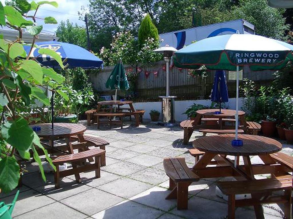 The Wheatsheaf Inn Haslemere Exterior photo